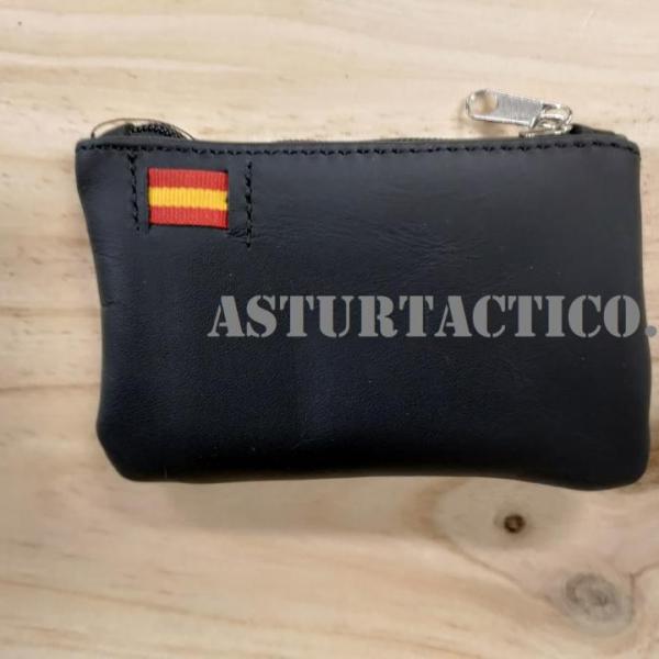MONEDERO NEGRO CON BANDERA